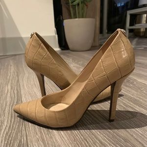 Guess Nude Leather Pumps 🤍